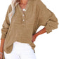 Damebluse med lange ermer og knapper i casualstil
