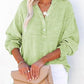 Damebluse med lange ermer og knapper i casualstil